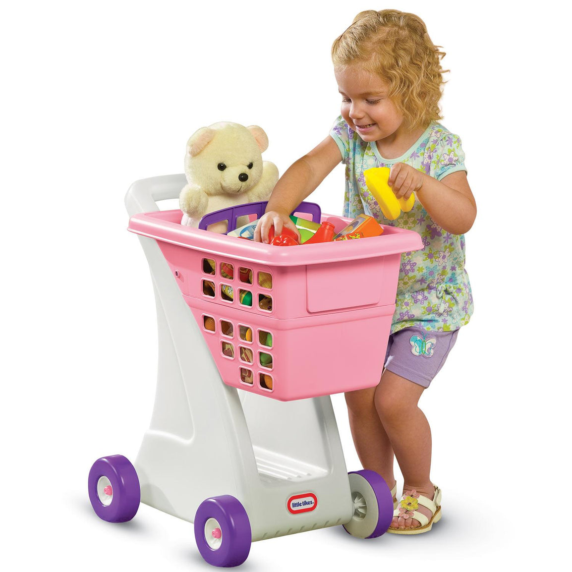 Kids can take their favorite toy along for the ride in the shopping cart seat