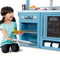 Kids can pretend to bake their food in the interactive oven with a working door and clicking knobs